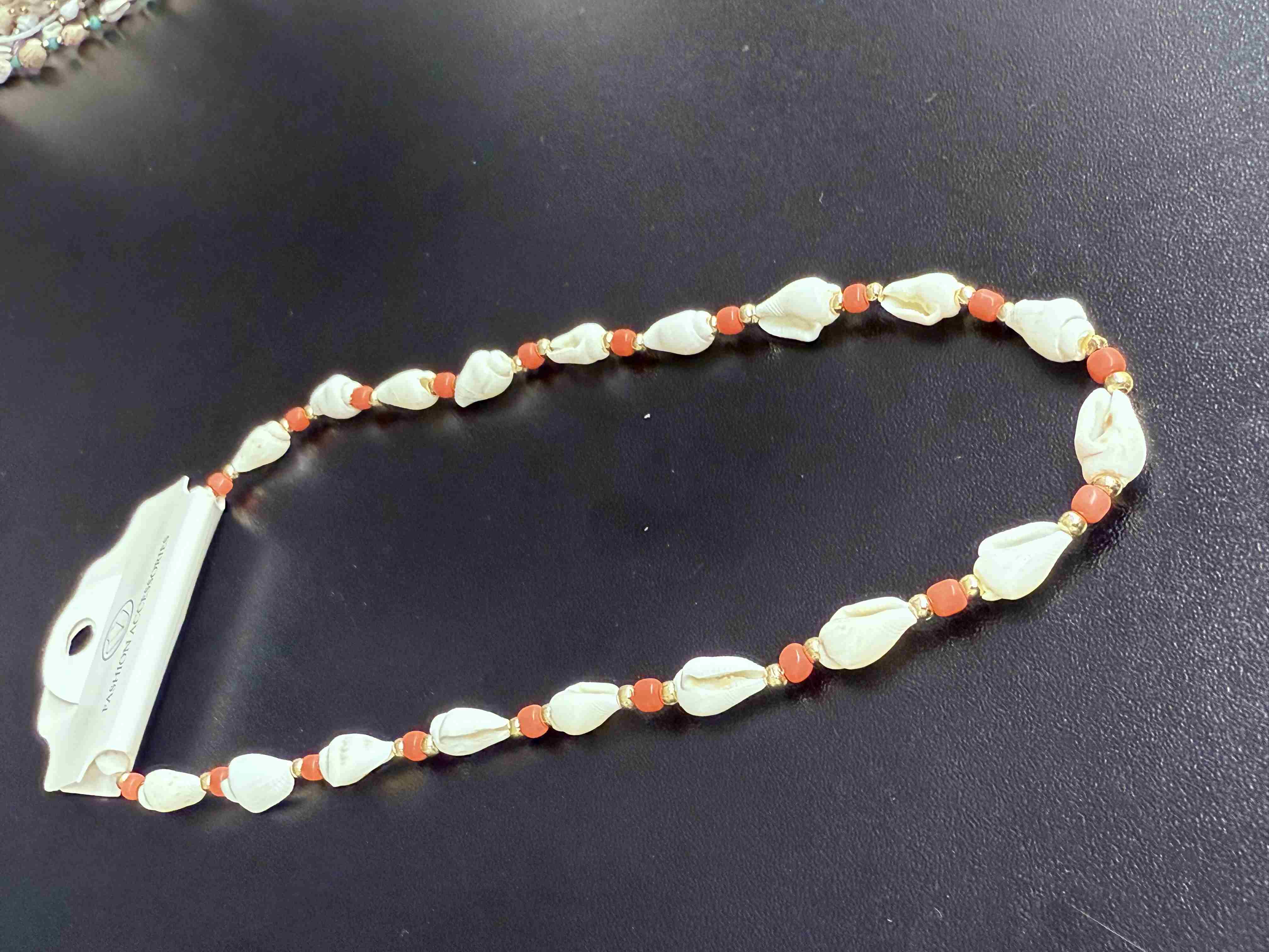 Deniz kabuğu kolyesi