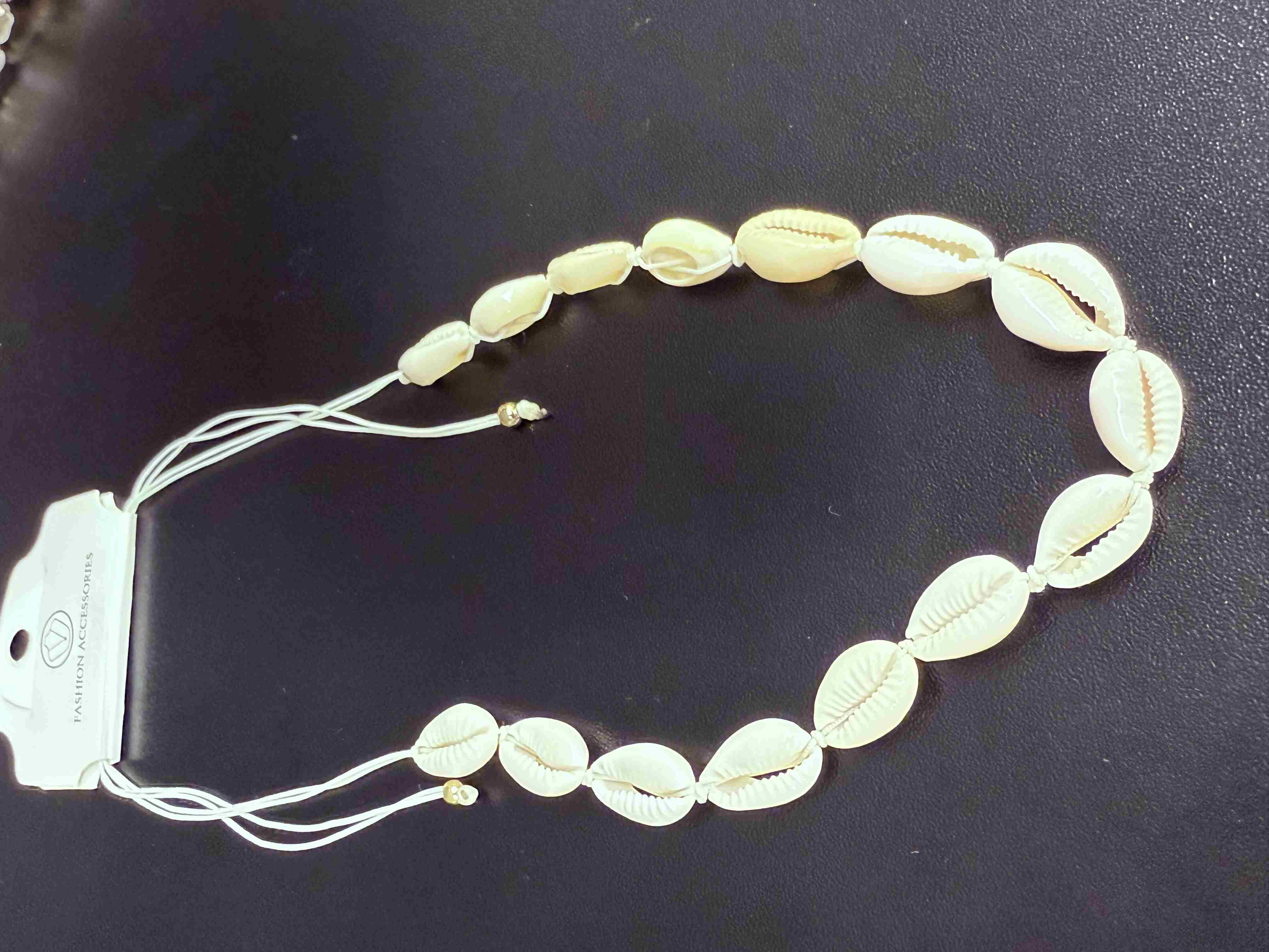 Deniz kabuğu kolyesi