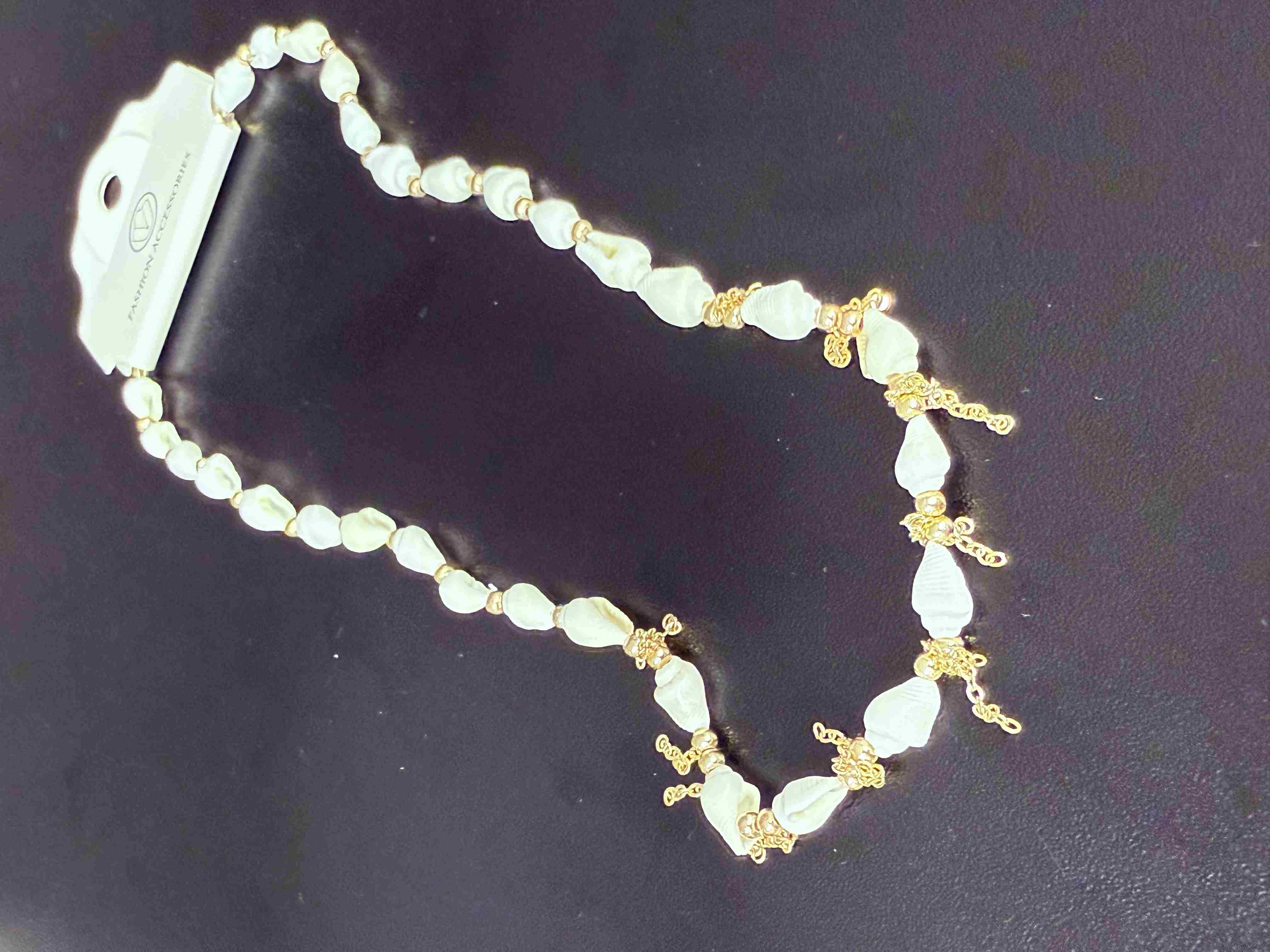 Deniz kabuğu kolyesi