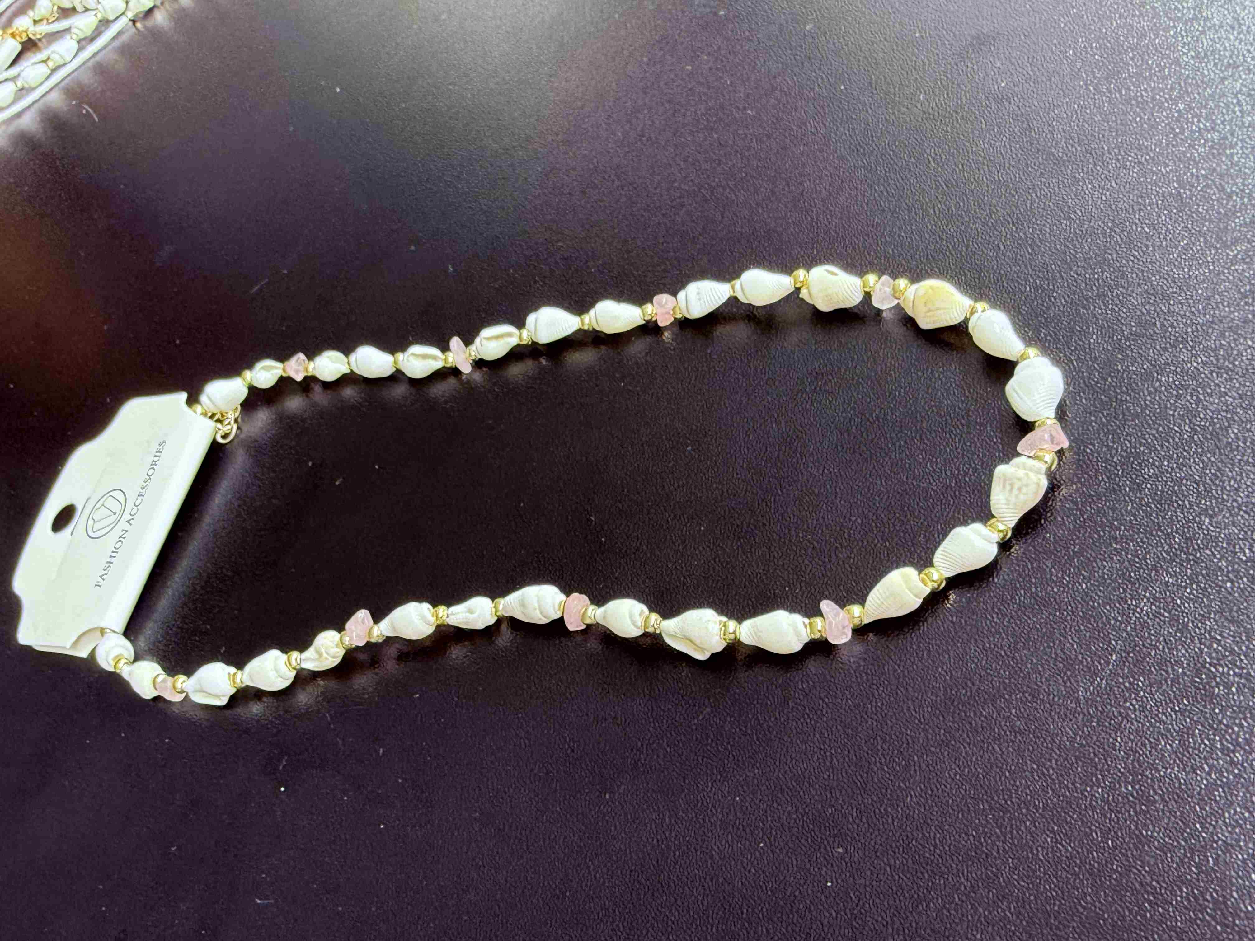 Deniz kabuğu kolyesi