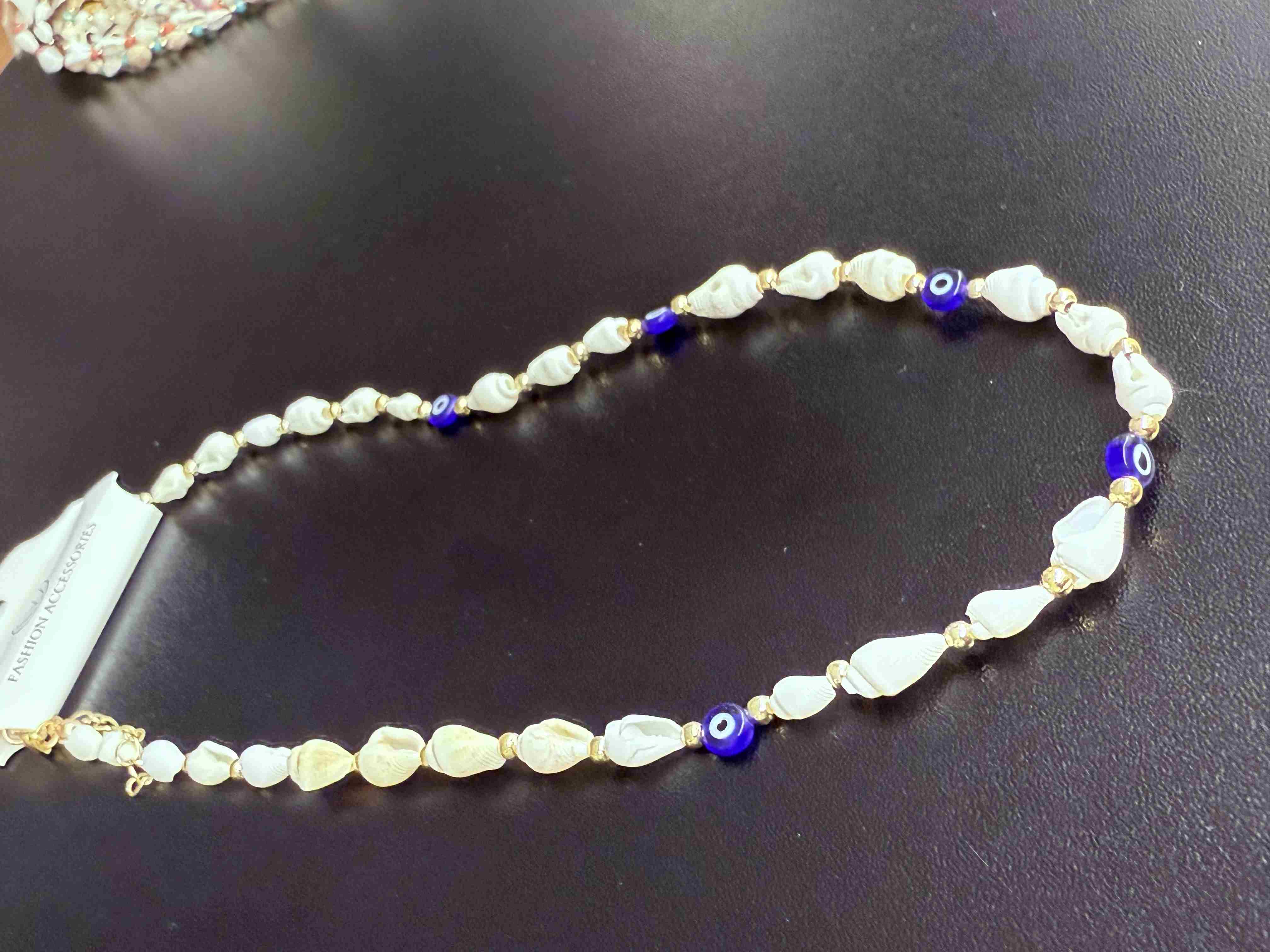 Deniz kabuğu kolyesi