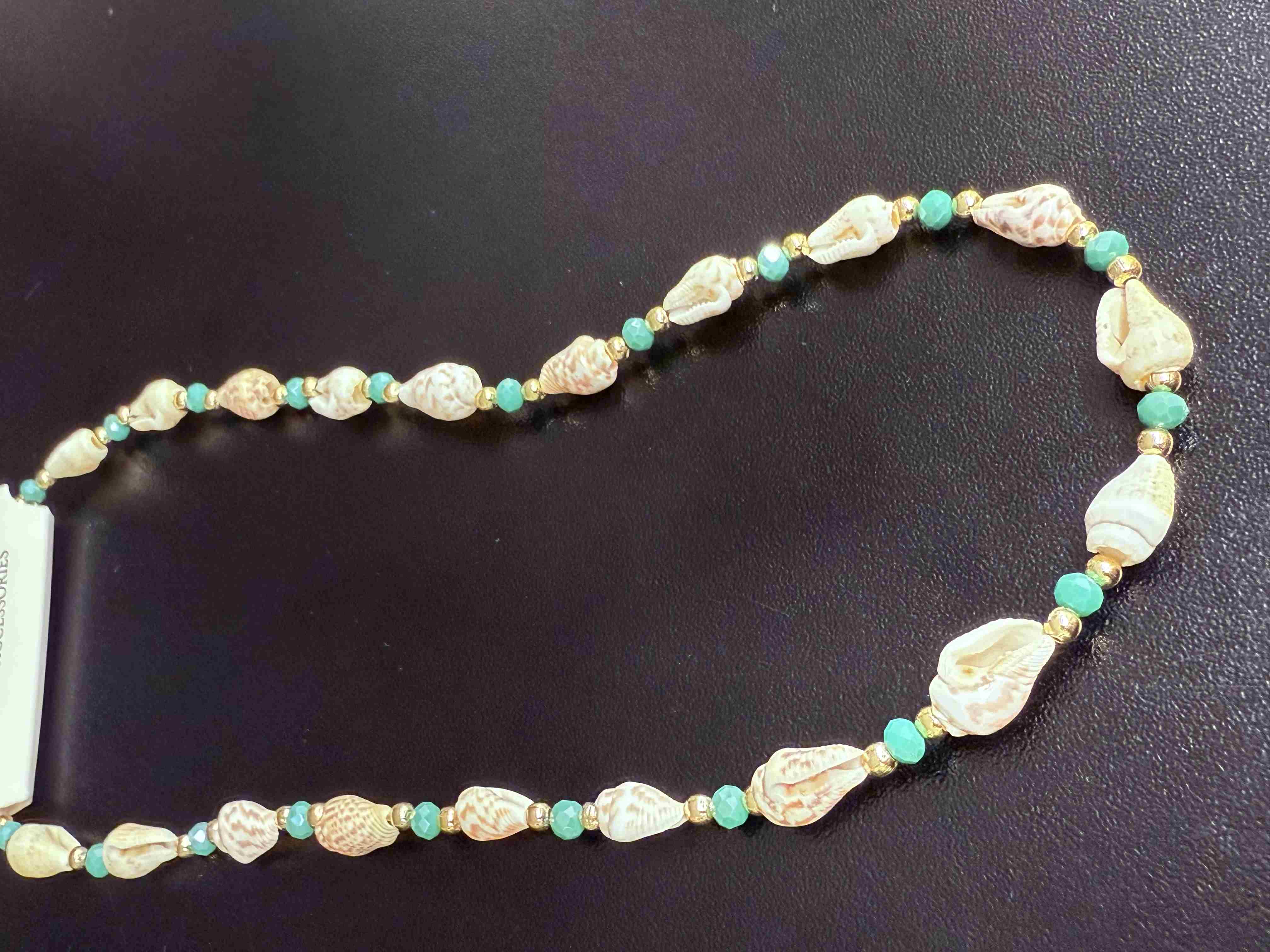 Deniz kabuğu kolyesi