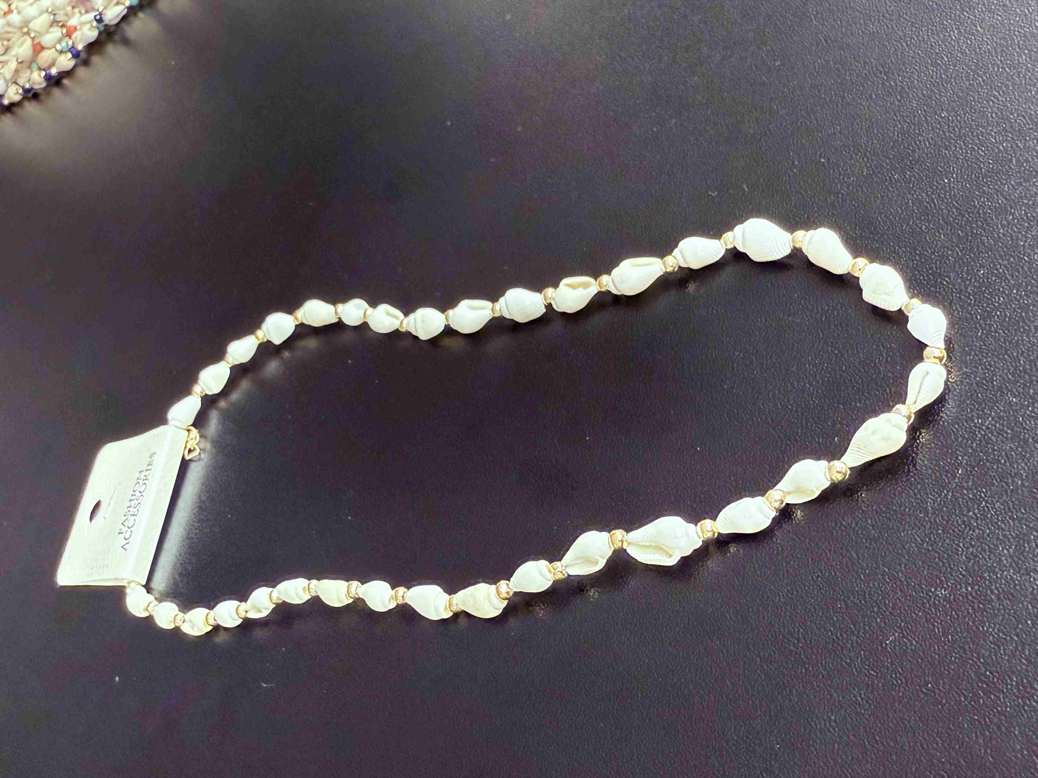 Deniz kabuğu kolyesi