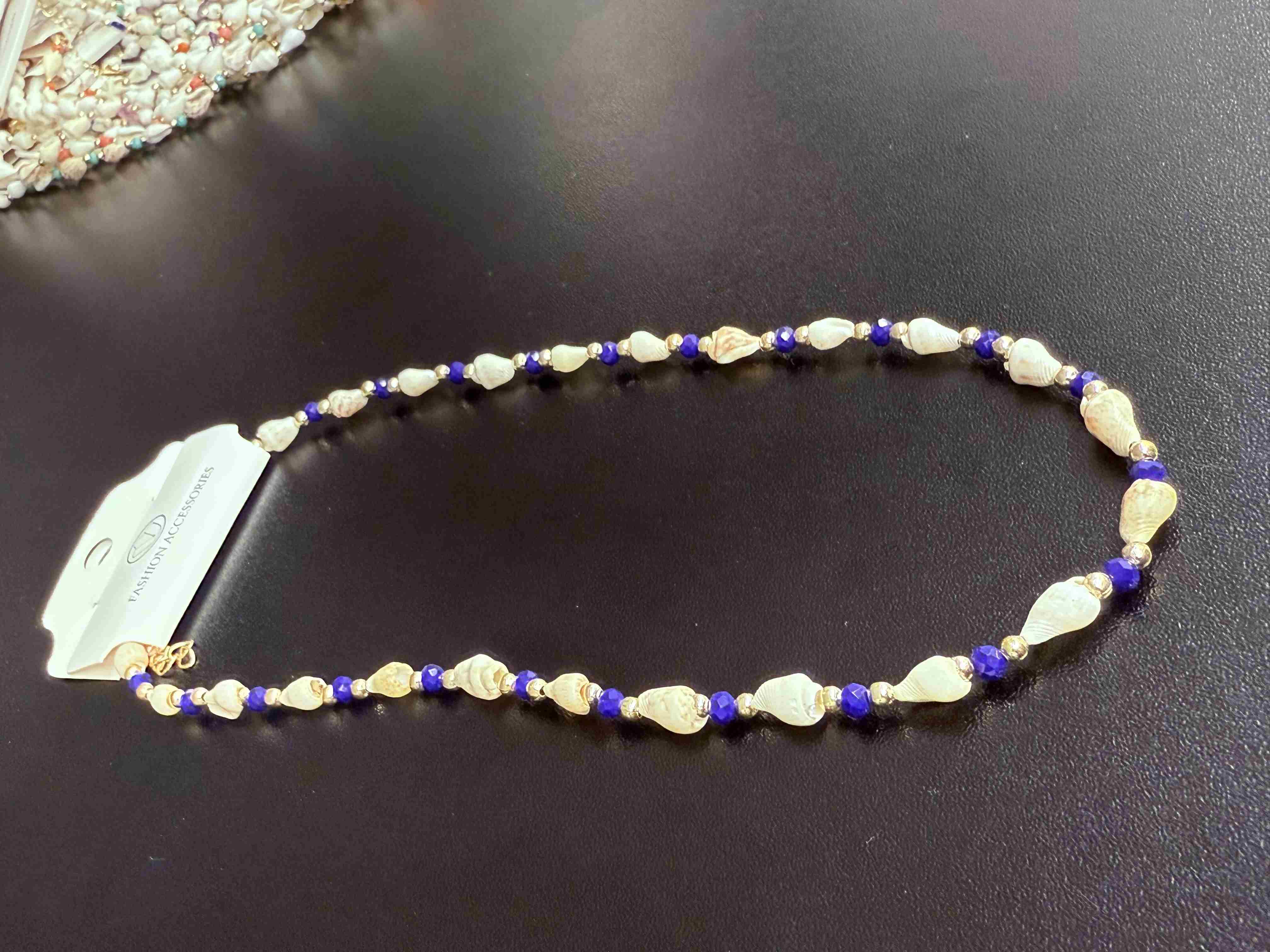 Deniz kabuğu kolyesi